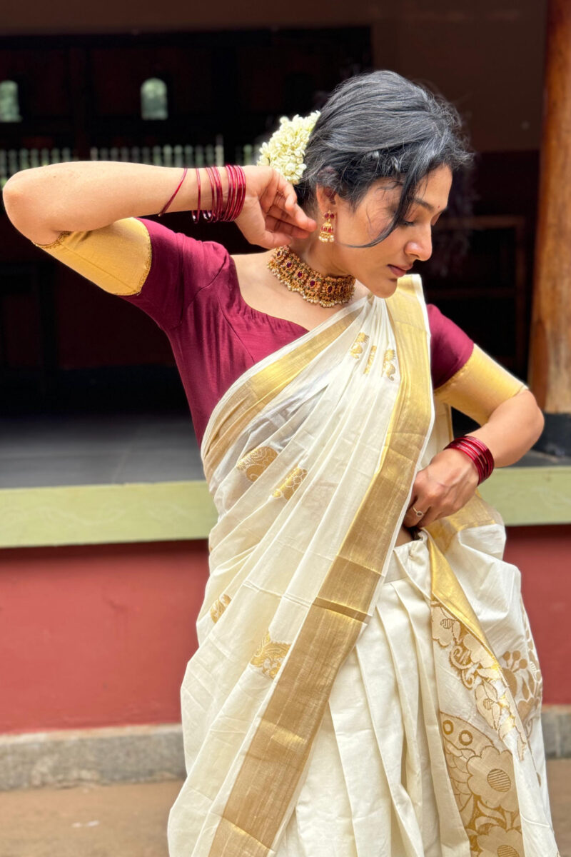 Long Border Kerala Kasavu Dhavani