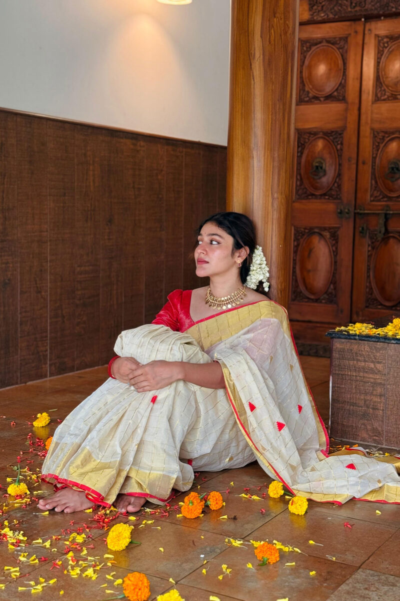 Kerala Kasavu Tissue saree