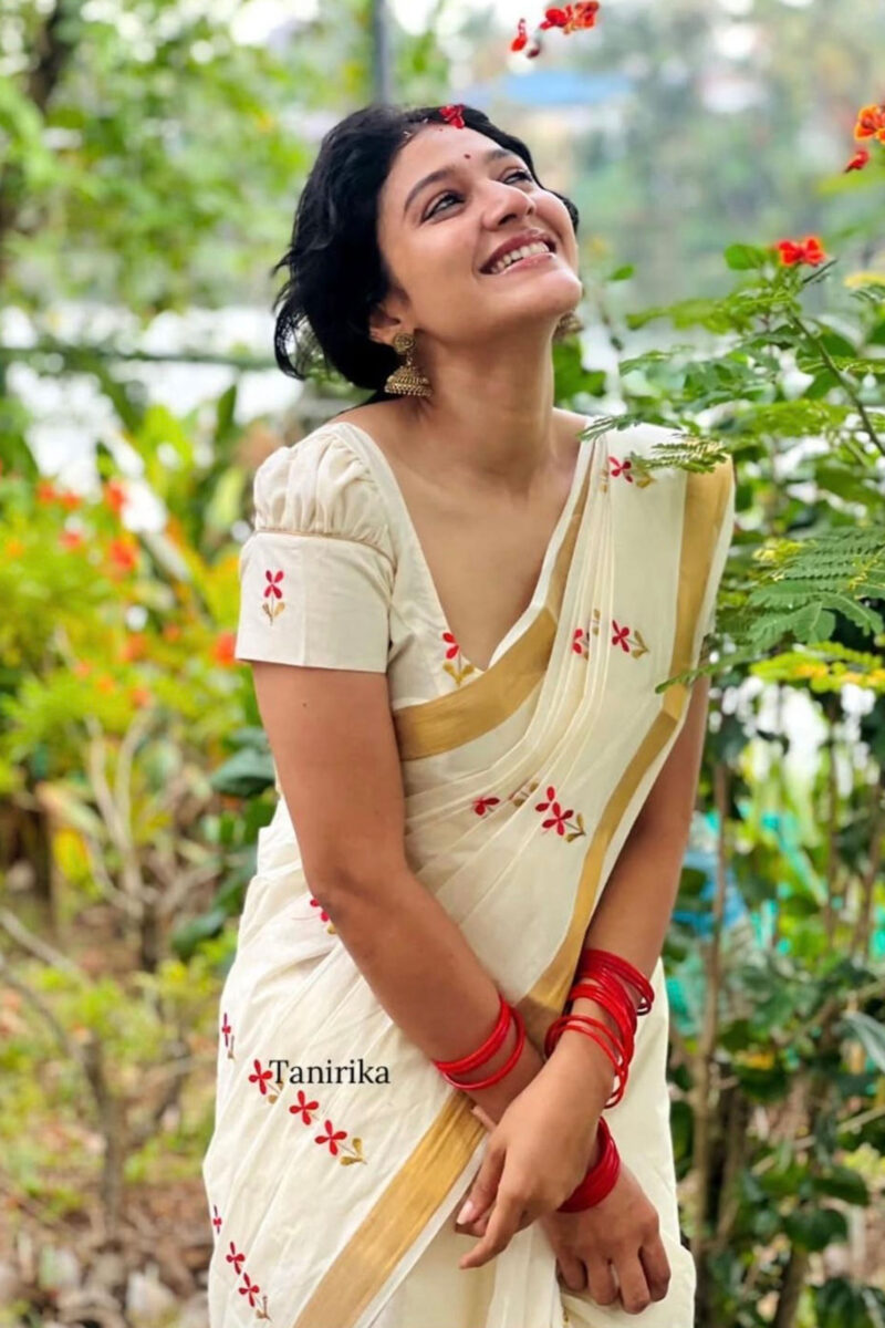 Kasavu Techipoo Saree