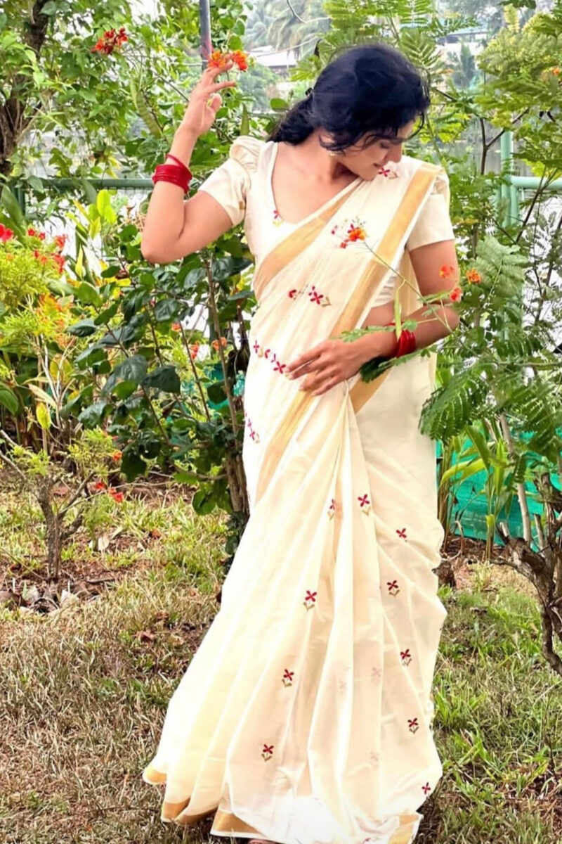 Kasavu Techipoo Saree