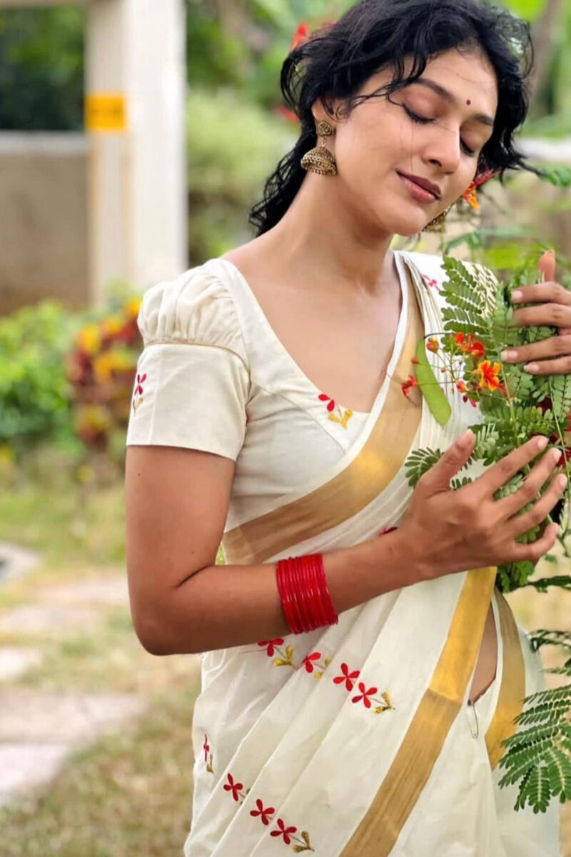 Kasavu Techipoo Saree