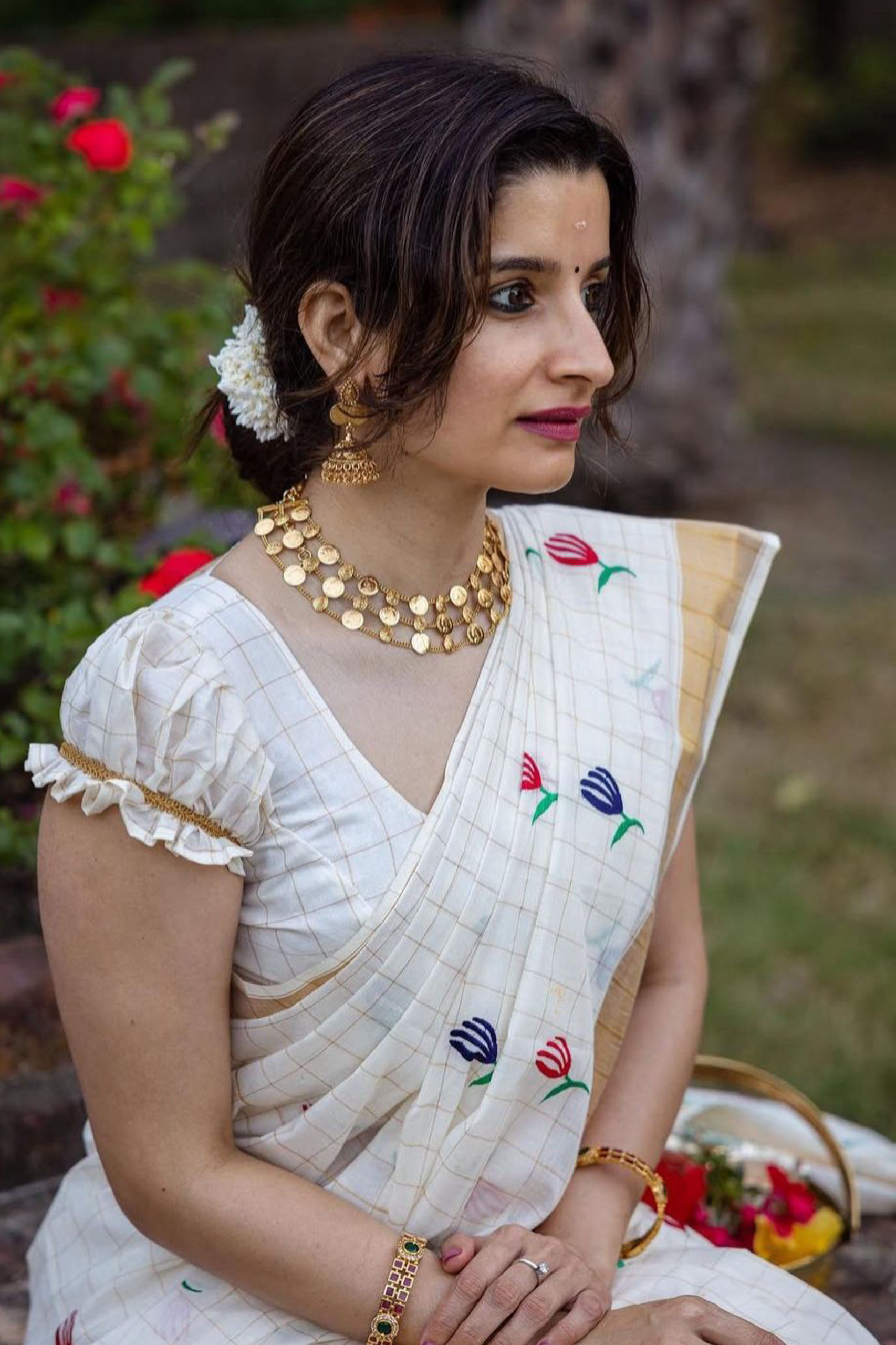 Kasavu Small Flower Embroidery Saree