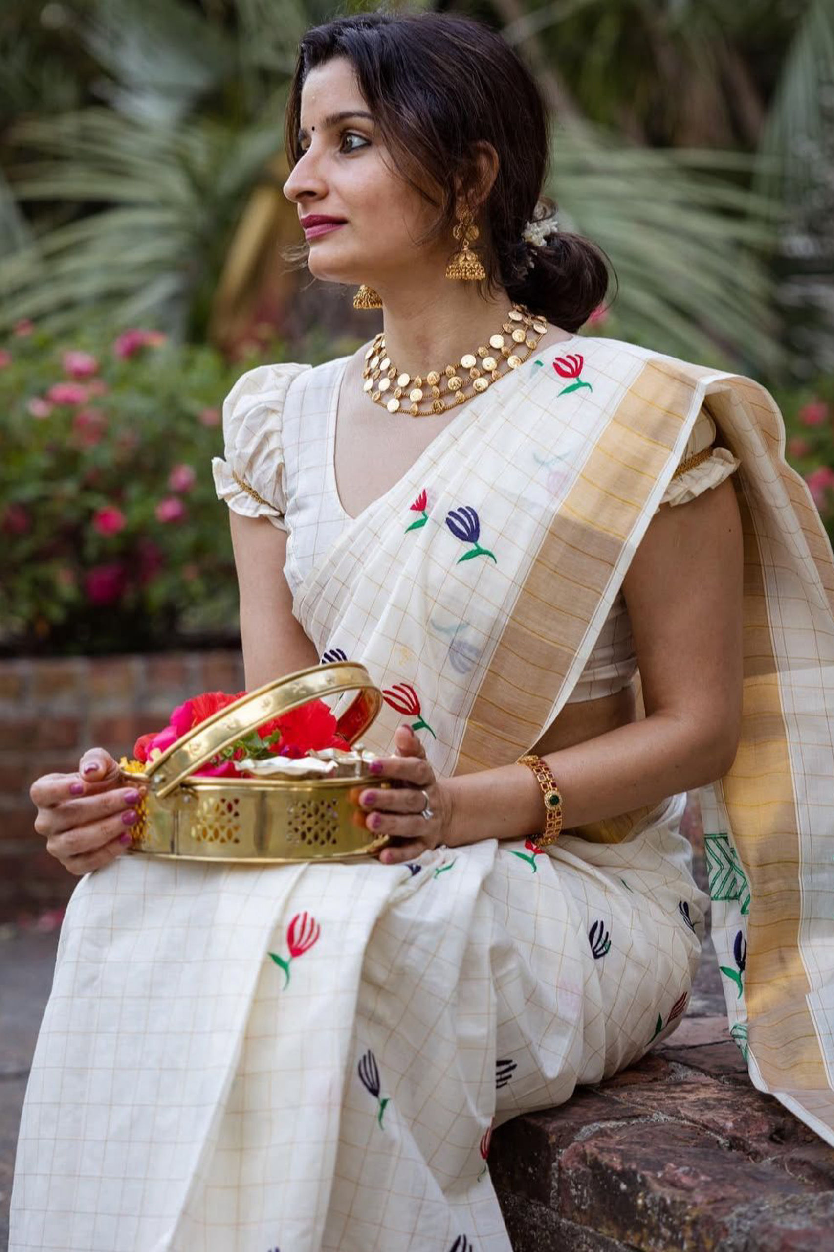 Kasavu Small Flower Embroidery Saree