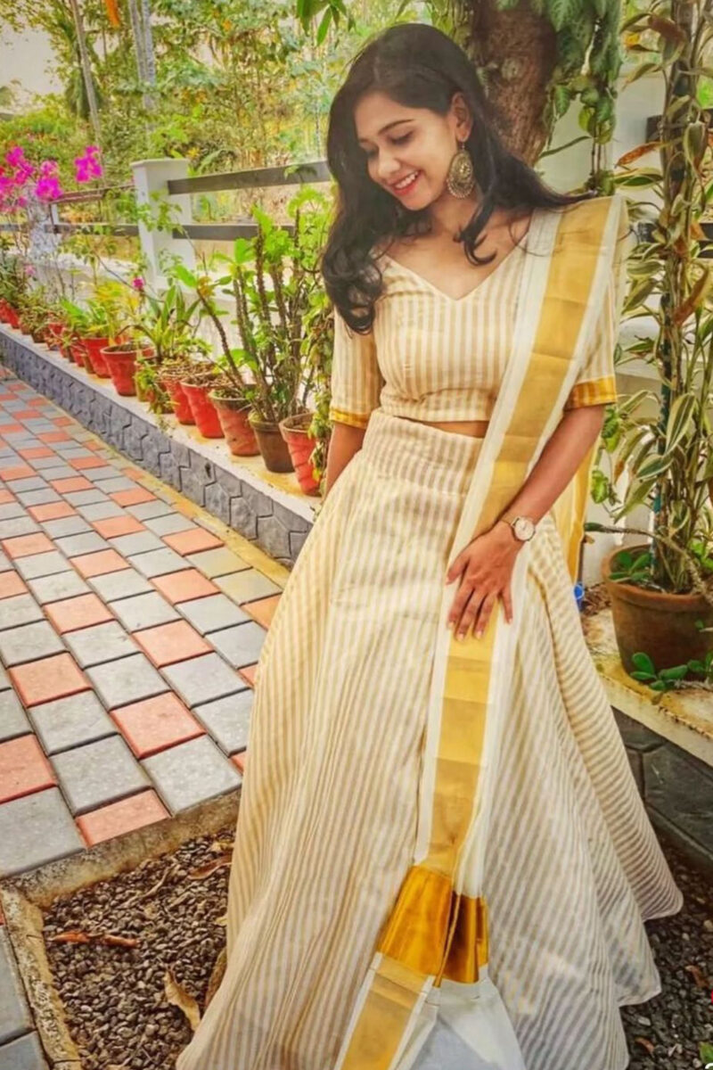 Kasavu Stripe Tissue Dhavani