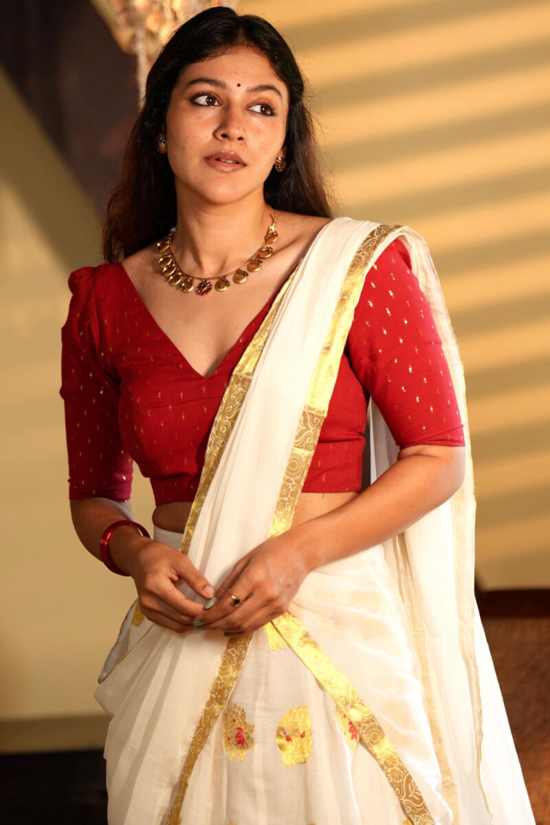 Kasavu Red Gold dot Dhavani Set