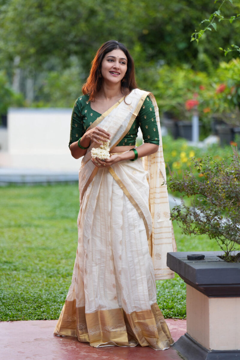 Kasavu semi silk butta Dhavani