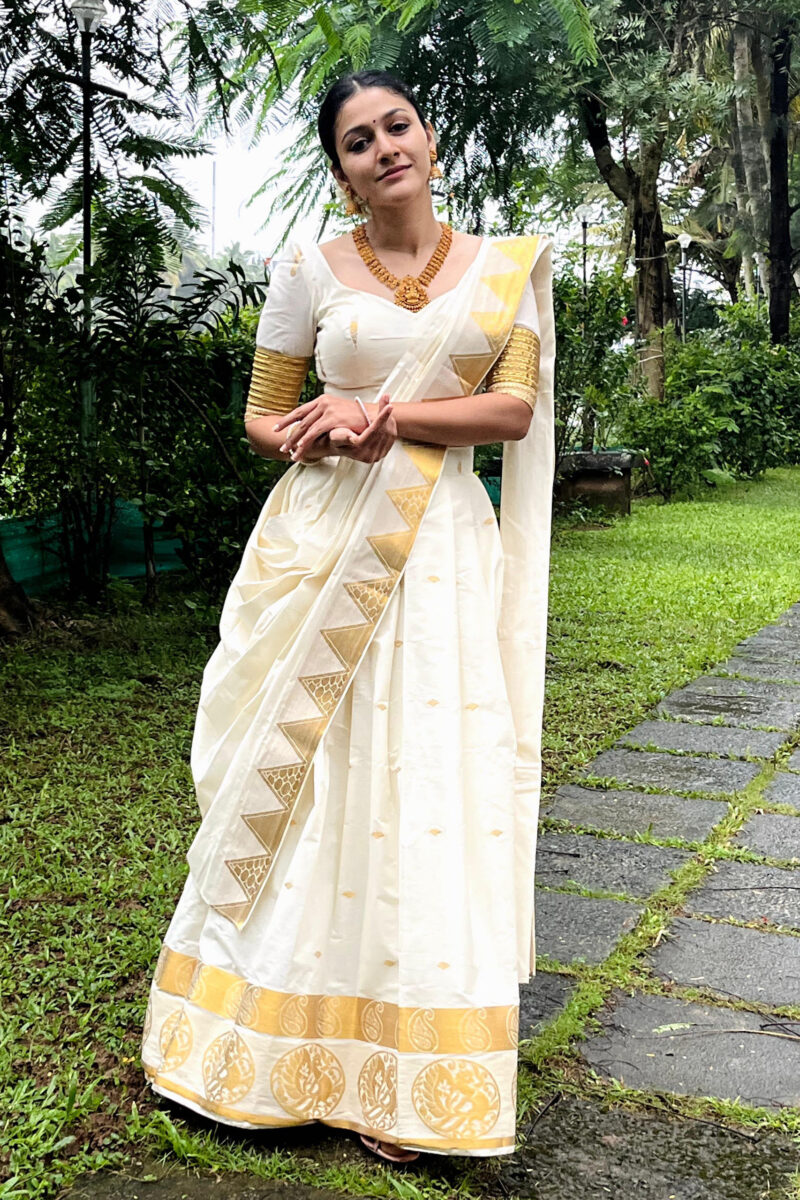 Kasavu Cotton Golden Butta Dhavani