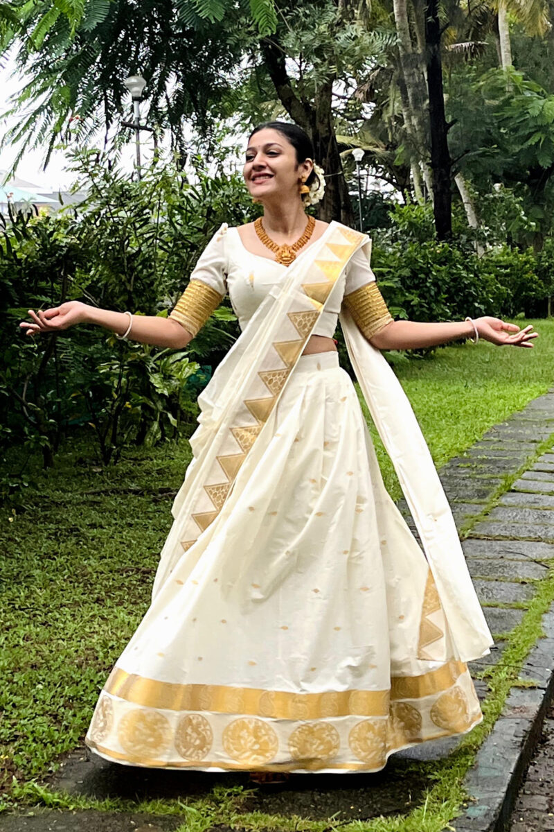Kasavu Cotton Golden Butta Dhavani
