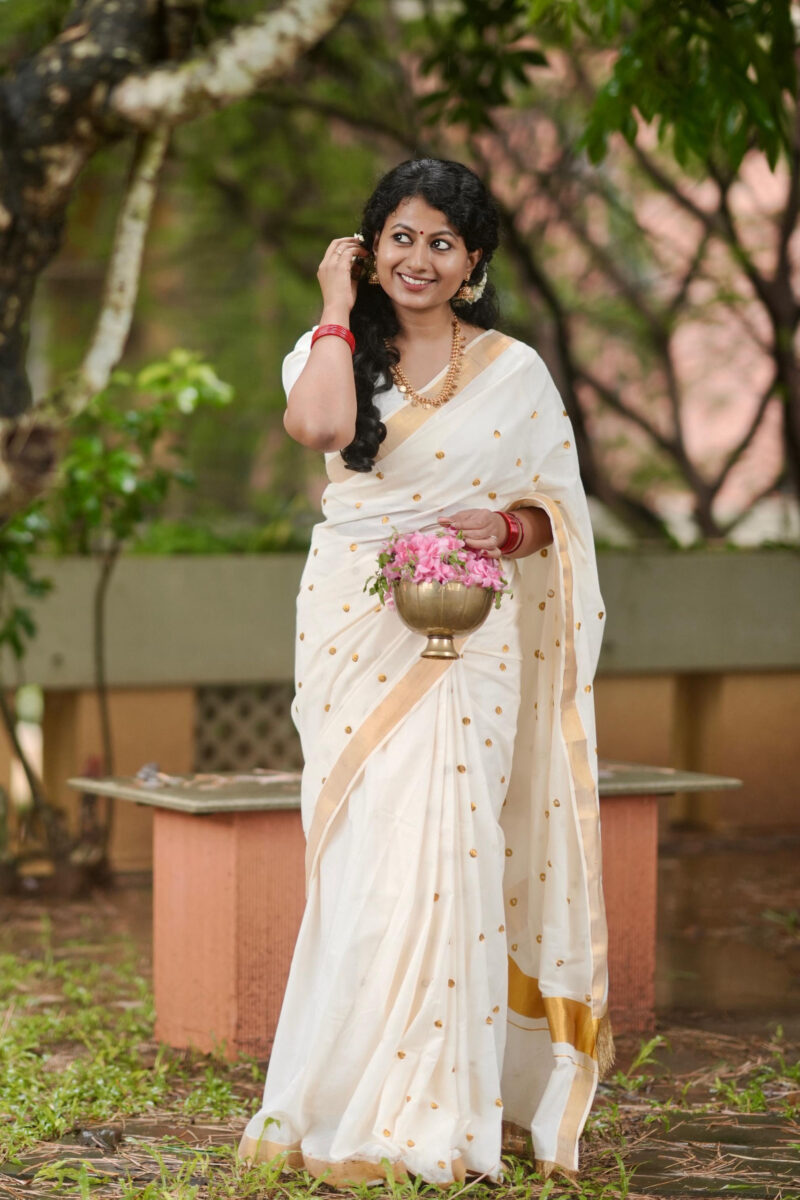 Kasavu Small Polka Saree