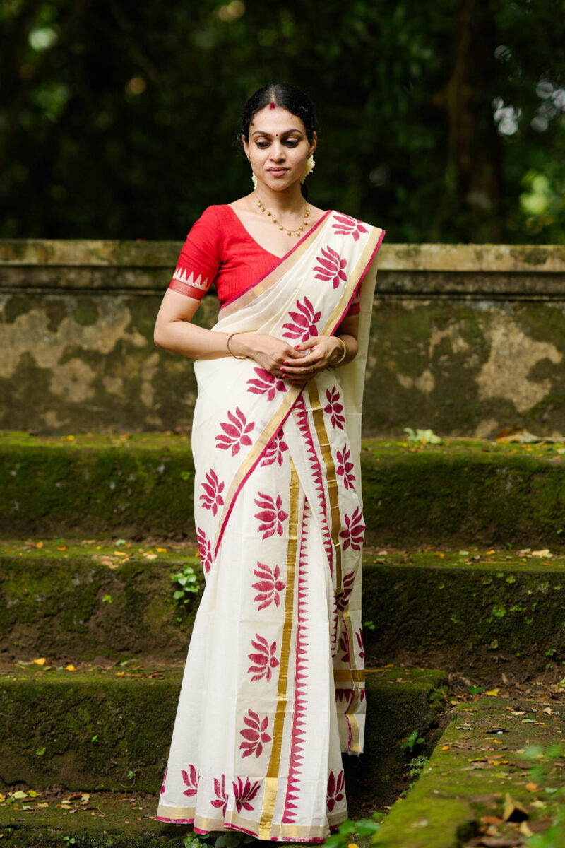 Red Lotus Set Mundu