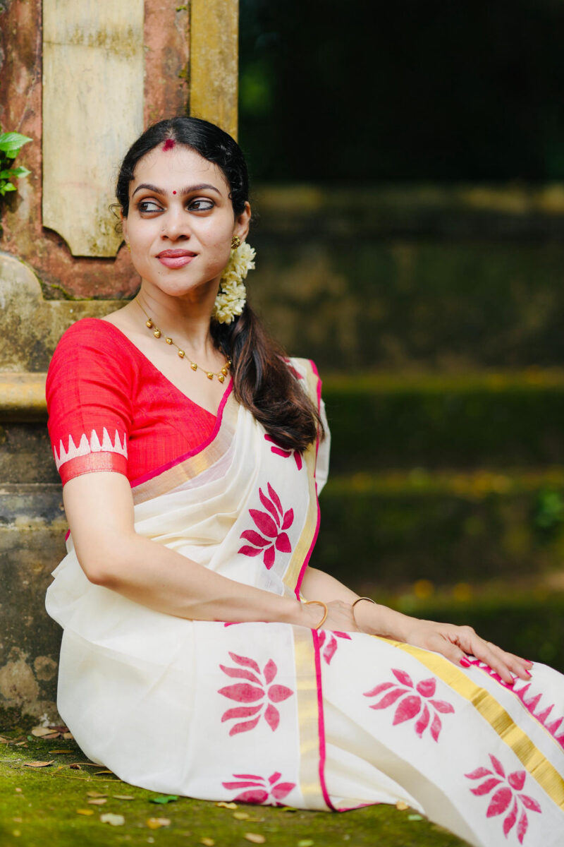 Red Lotus Set Mundu