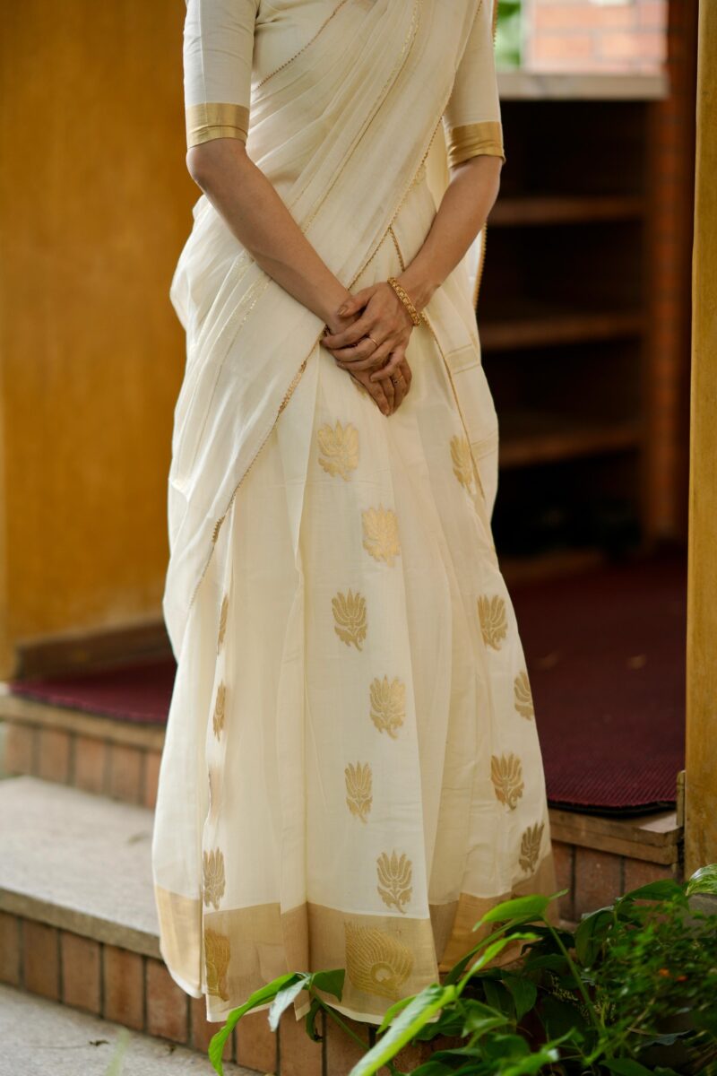 Kasavu Lotus Dhavani