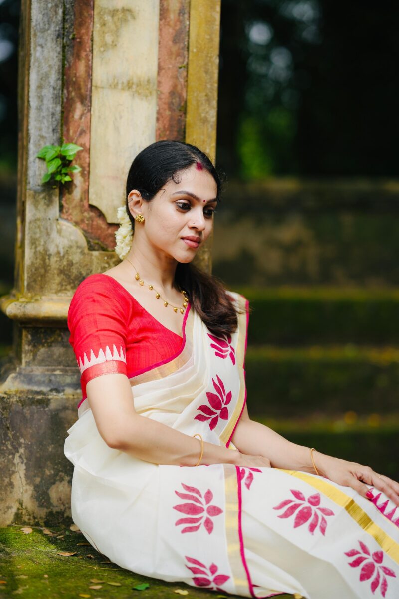 Red Lotus Set Mundu
