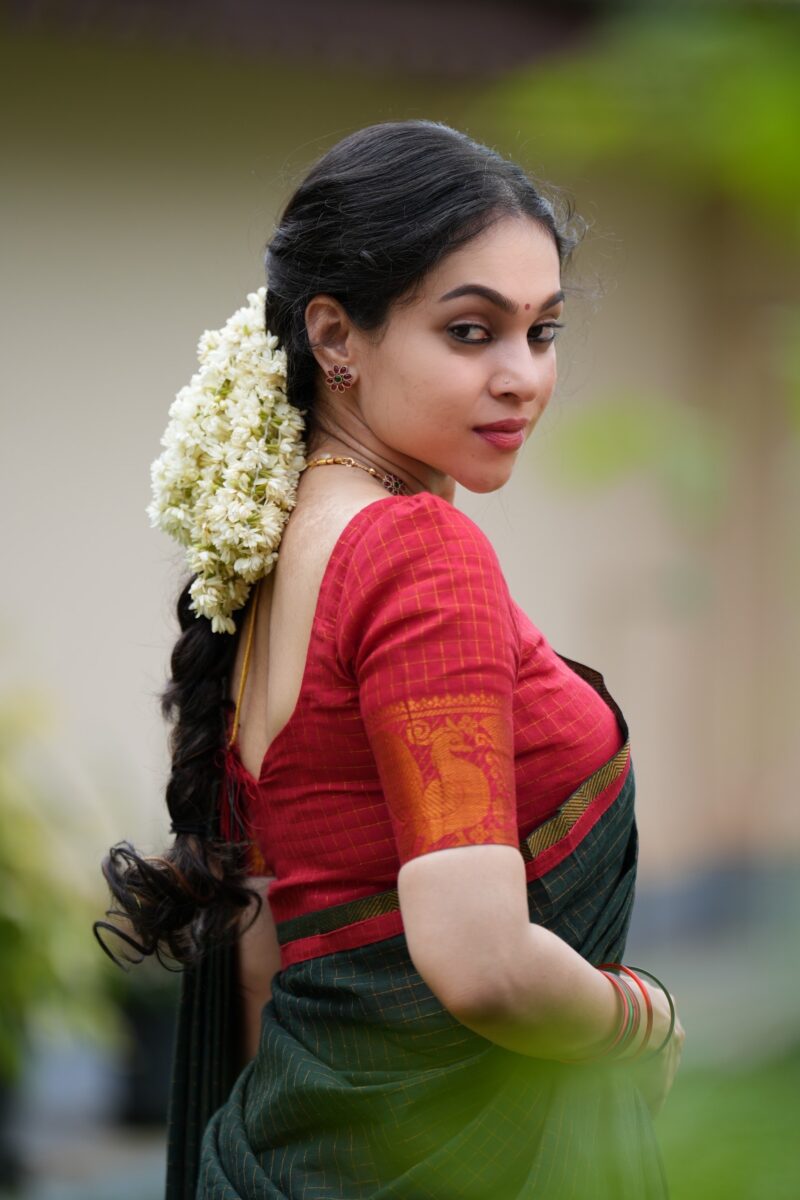 Red Sungudi Dhavani Set
